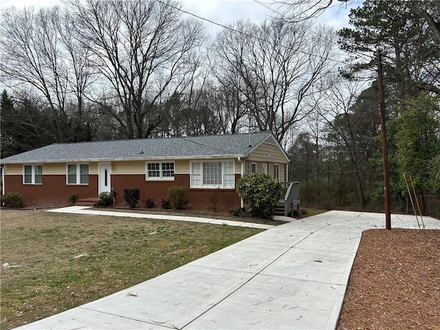 view of front of property with a front yard