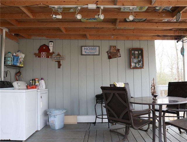 wooden deck featuring an outdoor bar and washing machine and clothes dryer