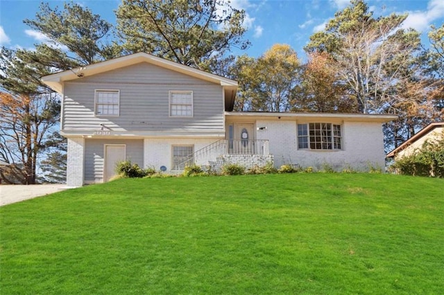 tri-level home featuring a front yard