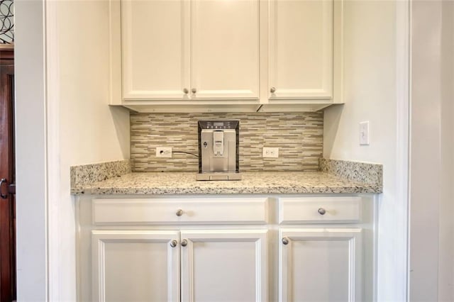 4895 Sterling Close, Buford, GA 30518 - bar featuring decorative backsplash