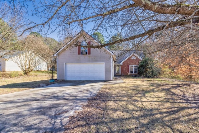 view of front of home featuring a garage and driveway