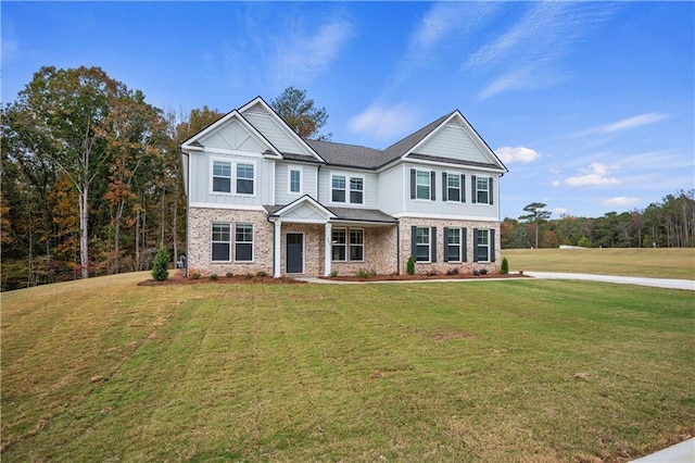 view of front of home featuring a front yard