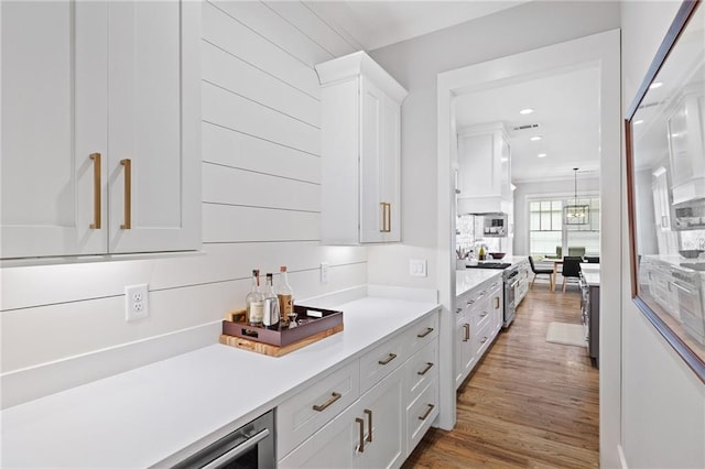 313 Sisson Ave NE, Atlanta, GA 30317 - bar area featuring stainless steel stove, wood finished floors, recessed lighting, and beverage cooler