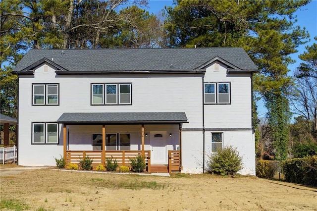 view of front of property featuring a front lawn and a porch