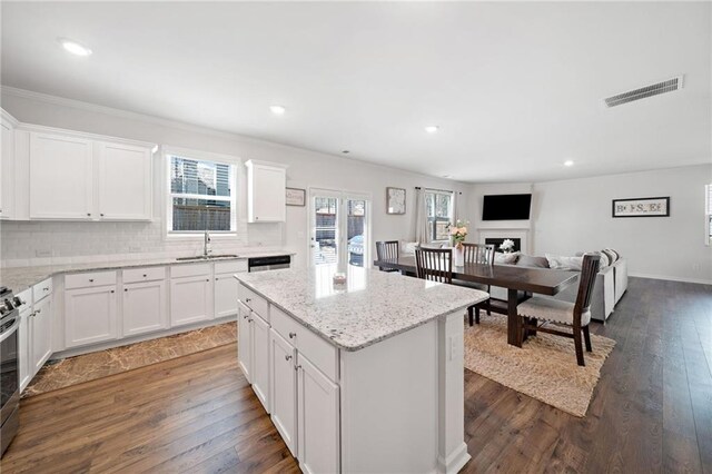 174 Sienna Blf, Dallas, GA 30132 - kitchen with a sink, dark wood-style flooring, visible vents, and backsplash