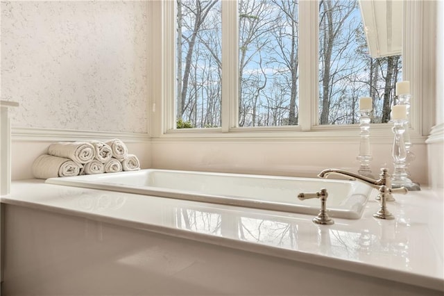 1500 Historic Vw, Stone Mountain, GA 30087 - full bath featuring a bath and wallpapered walls