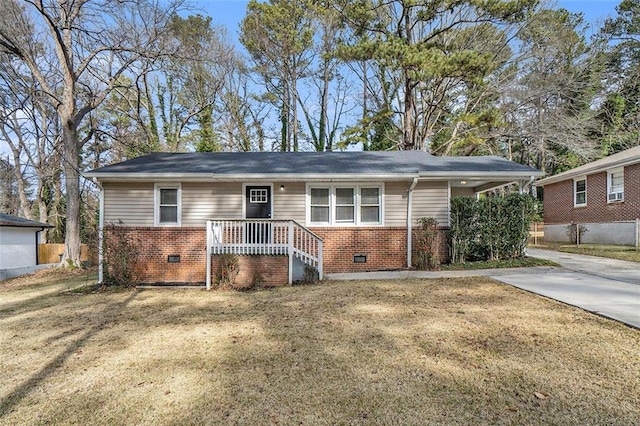 view of front of property with a front yard