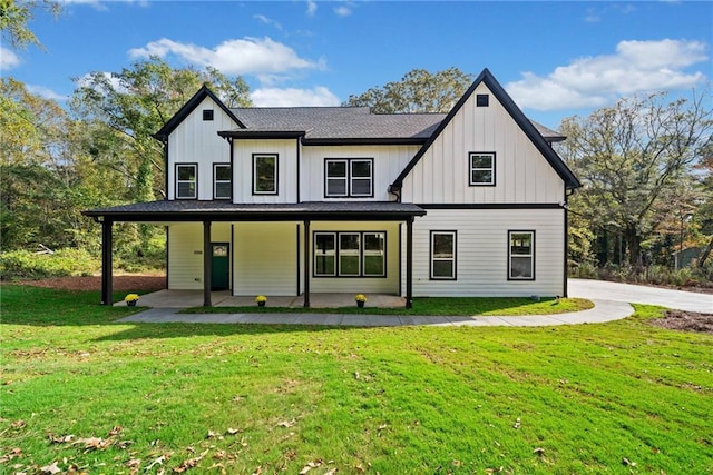 back of house featuring a lawn