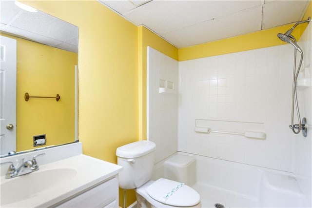 24 Arrow Ct, Lavonia, GA 30553 - bathroom with a shower, vanity, and a drop ceiling