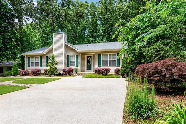 24 Arrow Ct, Lavonia, GA 30553 - ranch-style home with a chimney, driveway, and a front yard