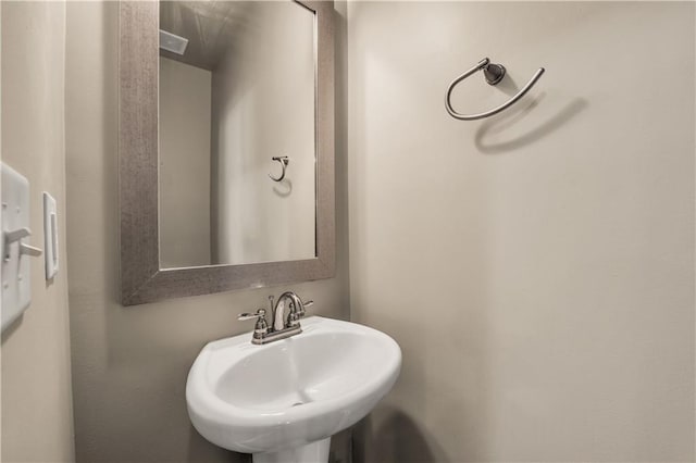 559 Myrle Trace Ln, Suwanee, GA 30024 - bathroom with a sink
