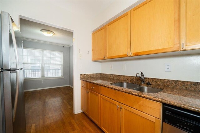 kitchen with dishwashing machine, crown molding, dark hardwood / wood-style floors, stainless steel refrigerator, and sink