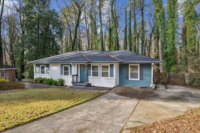 single story home with a front yard