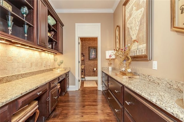 bar with dark wood-style floors, baseboards, backsplash, and crown molding