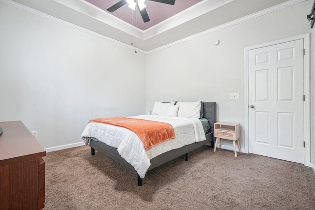 bedroom with baseboards, ornamental molding, a ceiling fan, and carpet flooring