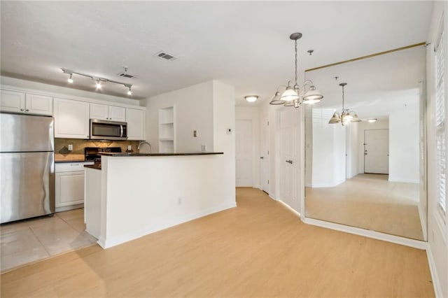 5638 River Heights Xing SE, Marietta, GA 30067 - kitchen featuring an inviting chandelier, white cabinetry, visible vents, appliances with stainless steel finishes, and dark countertops