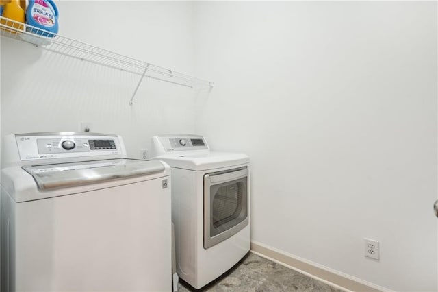 11259 Calypso Dr, Alpharetta, GA 30009 - laundry area featuring washing machine and dryer and baseboards