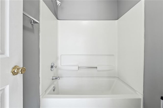 bathroom with bathtub / shower combination