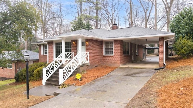 view of front of property featuring a carport