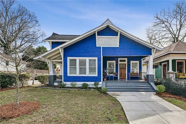 view of front facade with a front lawn and covered porch