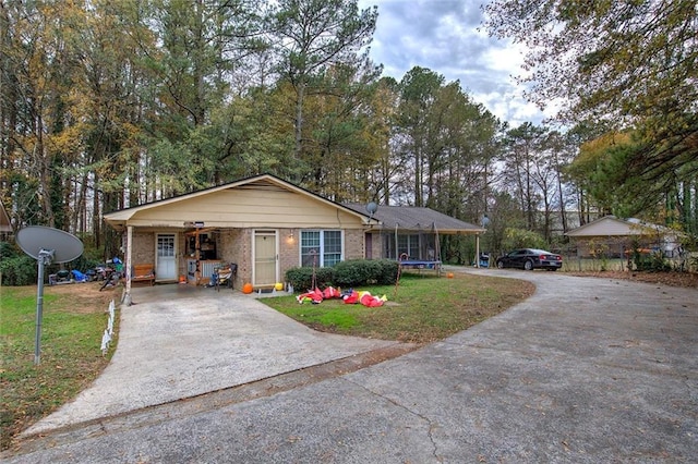 view of front of house featuring a front yard