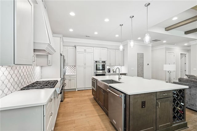 4025 Connolly Ct, Roswell, GA 30075 - kitchen featuring stainless steel appliances, crown molding, a sink, recessed lighting, and light wood-style floors