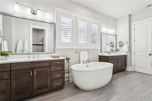 4025 Connolly Ct, Roswell, GA 30075 - full bathroom with two vanities and a soaking tub