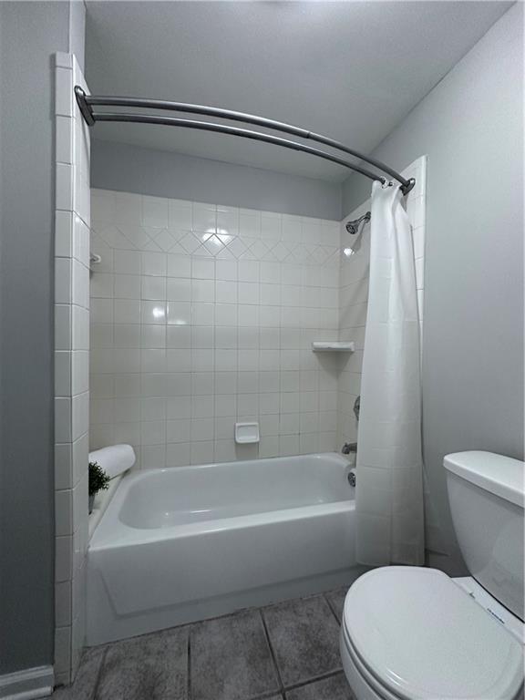 4244 River Green Dr NW Unit 111, Atlanta, GA 30327 - full bath featuring toilet, tile patterned floors, and shower / tub combo with curtain