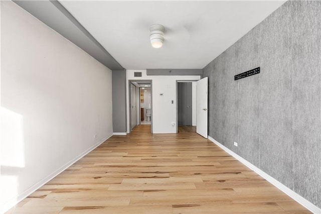 unfurnished bedroom featuring ceiling fan and light wood-type flooring