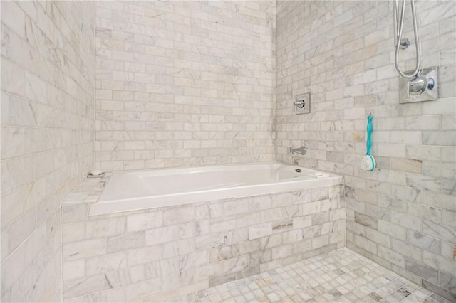 978 N Ave NE Unit 207, Atlanta, GA 30306 - bathroom with a tile shower and tiled tub