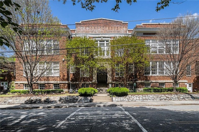 978 N Ave NE Unit 207, Atlanta, GA 30306 - view of property featuring uncovered parking