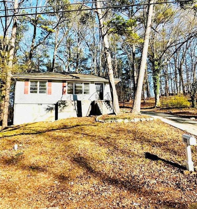 single story home featuring crawl space