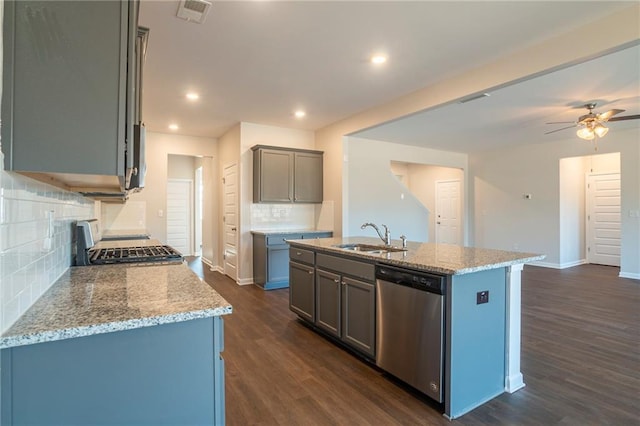 kitchen featuring sink, range with gas stovetop, an island with sink, dark hardwood / wood-style flooring, and stainless steel dishwasher