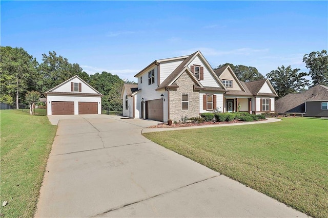 craftsman-style house featuring a front yard