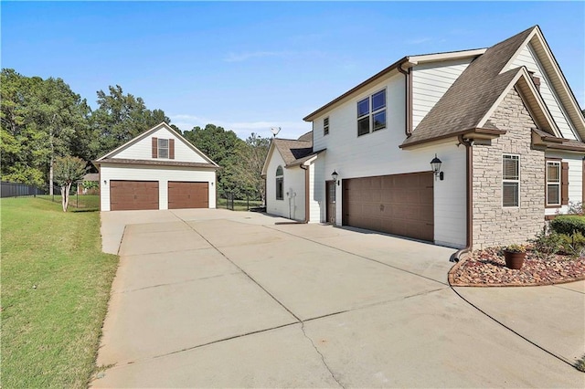 view of front of home featuring a front yard and a garage