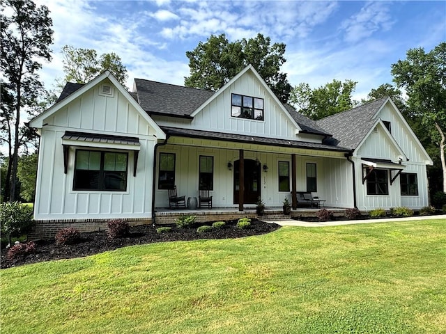 112 Three Oaks Dr SE, Calhoun, GA 30701 - modern farmhouse style home featuring covered porch, roof with shingles, a front lawn, and board and batten siding