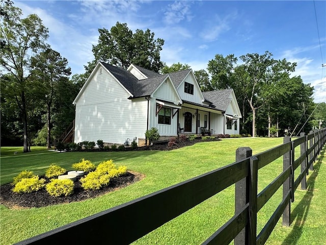112 Three Oaks Dr SE, Calhoun, GA 30701 - modern farmhouse style home featuring board and batten siding, a porch, and roof with shingles