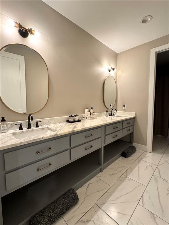 112 Three Oaks Dr SE, Calhoun, GA 30701 - full bath with double vanity, marble look tiles, and recessed lighting
