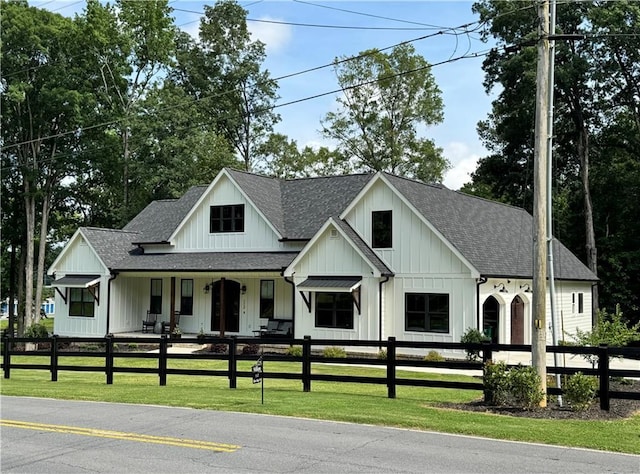 112 Three Oaks Dr SE, Calhoun, GA 30701 - modern inspired farmhouse with a shingled roof, covered porch, and a fenced front yard