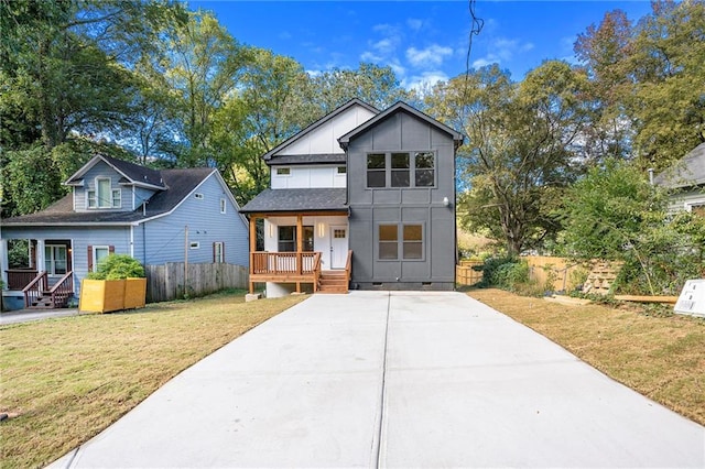 view of front of home with covered porch and a front lawn