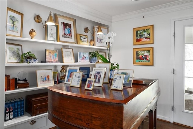 302 Chinquapin Dr SW, Marietta, GA 30064 - detailed view of ornamental molding
