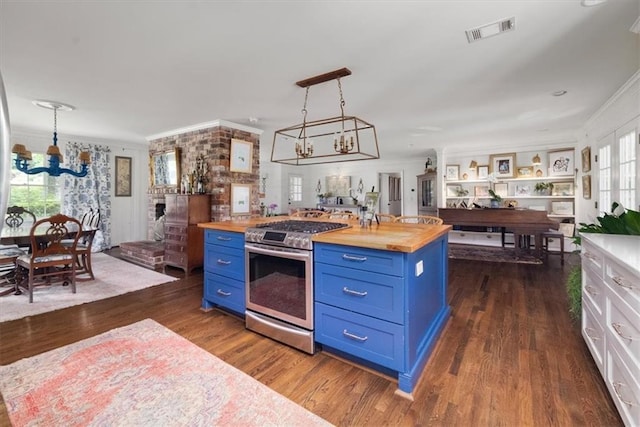 302 Chinquapin Dr SW, Marietta, GA 30064 - kitchen featuring butcher block counters, stainless steel gas stove, a chandelier, blue cabinetry, and ornamental molding