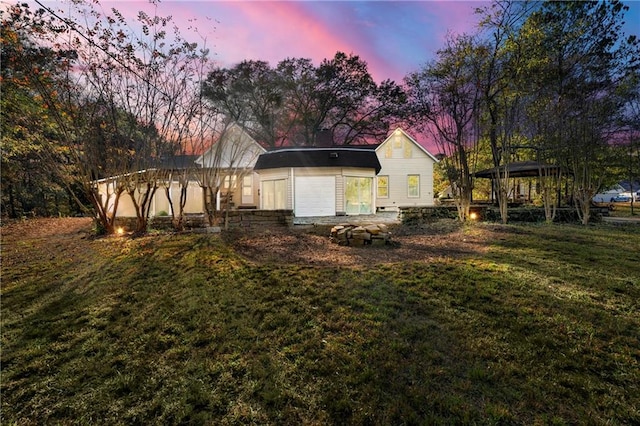 view of front of home featuring a yard