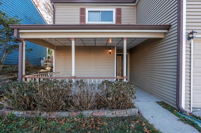 property entrance with covered porch