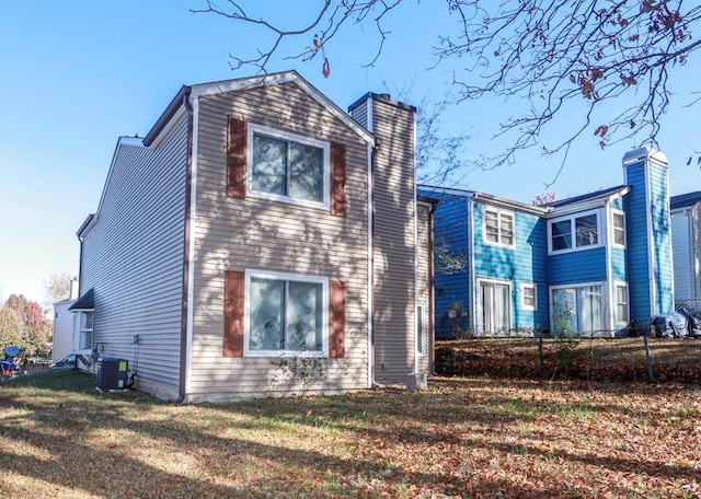 view of front of house featuring central AC and a front lawn