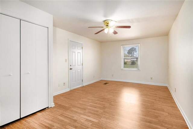 40 Kingston Dr, Comer, GA 30629 - unfurnished bedroom featuring light wood finished floors, baseboards, a ceiling fan, and visible vents