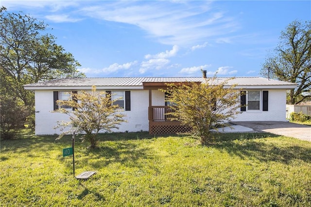 40 Kingston Dr, Comer, GA 30629 - ranch-style home featuring a front lawn, brick siding, and metal roof