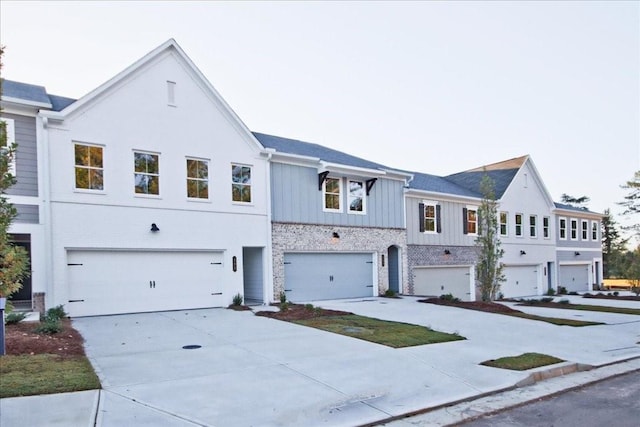 view of front of property featuring a garage