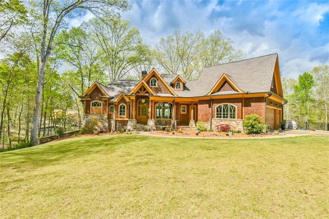 craftsman house featuring a front lawn and a garage