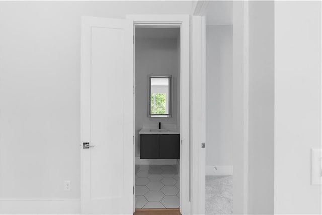 1610 Niskey Lake Rd, Atlanta, GA 30331 - hallway featuring a sink